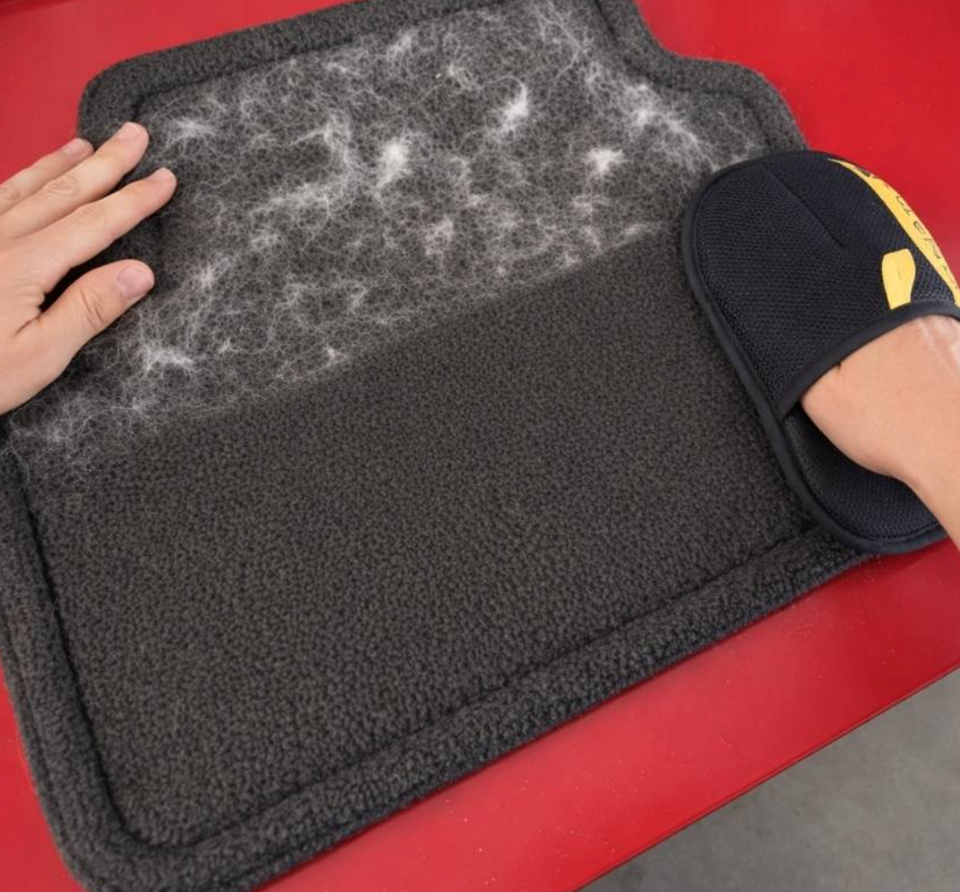 Grooming glove